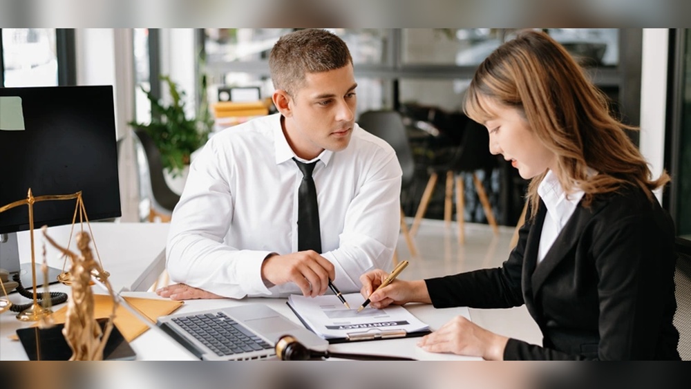 What Does a Business Litigation Lawyer Do for Small Companies? Explained